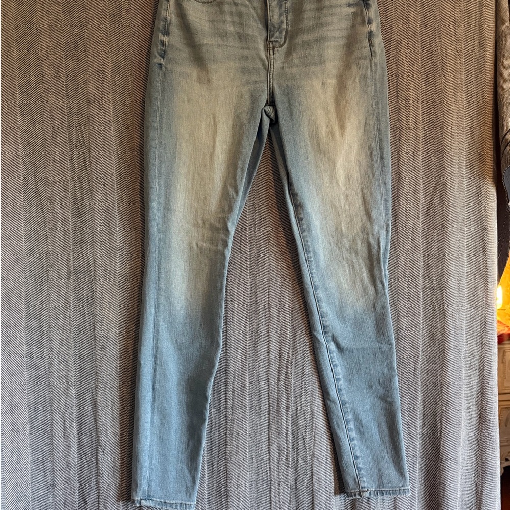American Eagle Outfitters Light Blue Skinny Jeans
